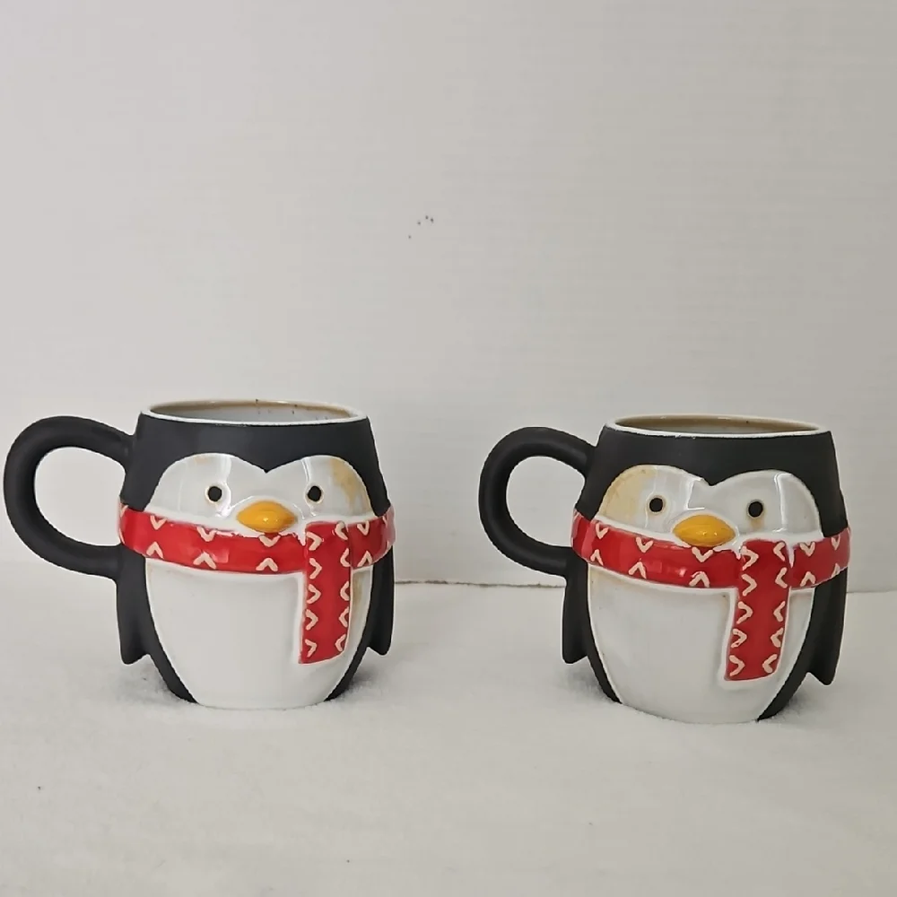 Crate&Barrel NWT Holiday Cozy Penguin Black Red Scarf Coffee Tea Mugs Set of 2